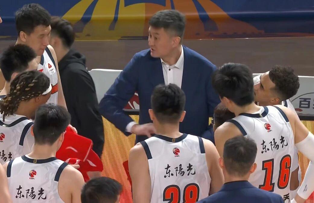 华体会入口-CBA最新消息！广东男篮球票滞销，张庆鹏帅位不稳，上海两将复出